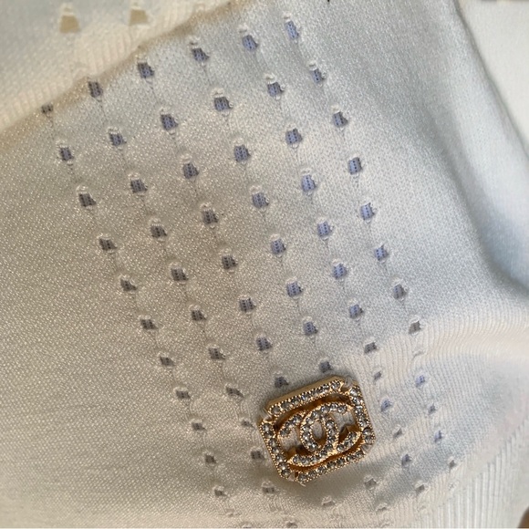 🆕 Chanel Style Ivory Knit Top with Gold Chain Detail 🆕 - Picture 8 of 10